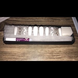 Press on nails